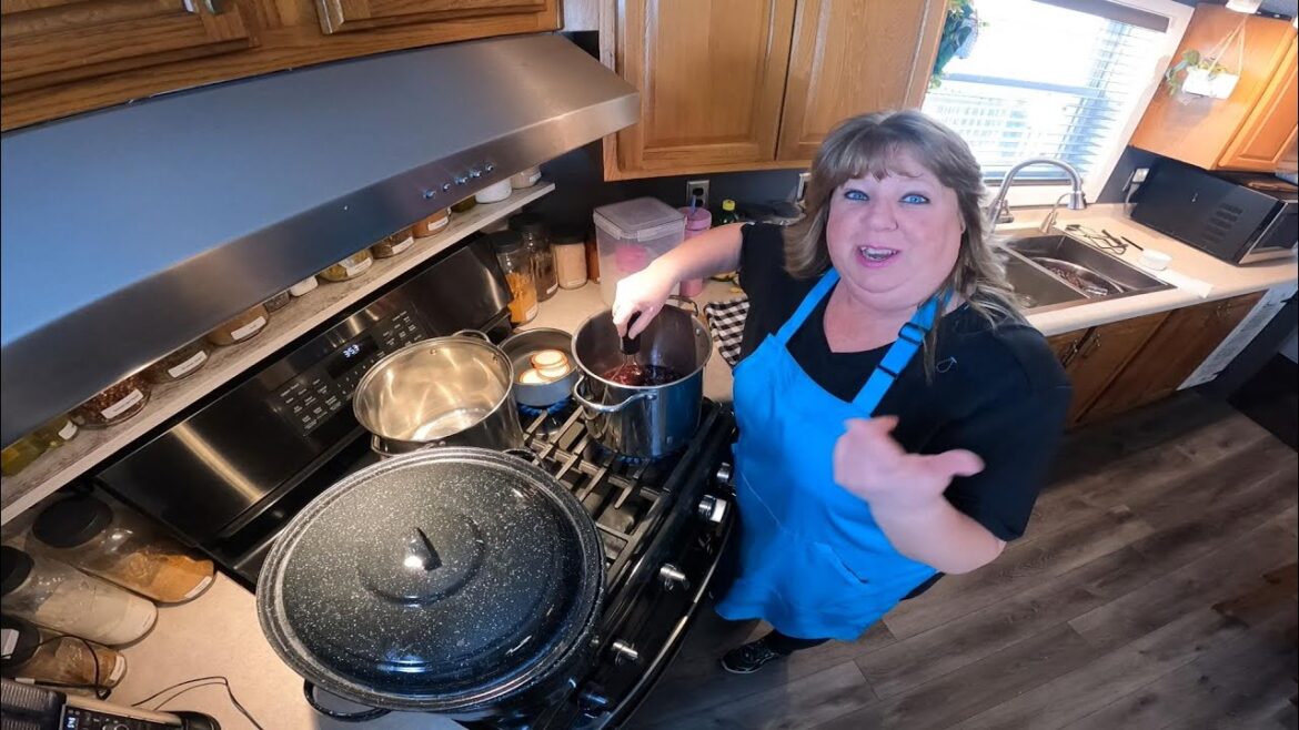 Blueberry Syrup / Make & Can from Scratch!