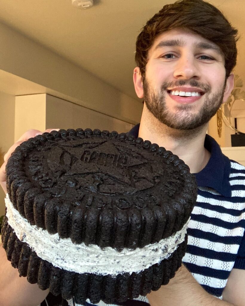Giant oreo cake! [homemade]