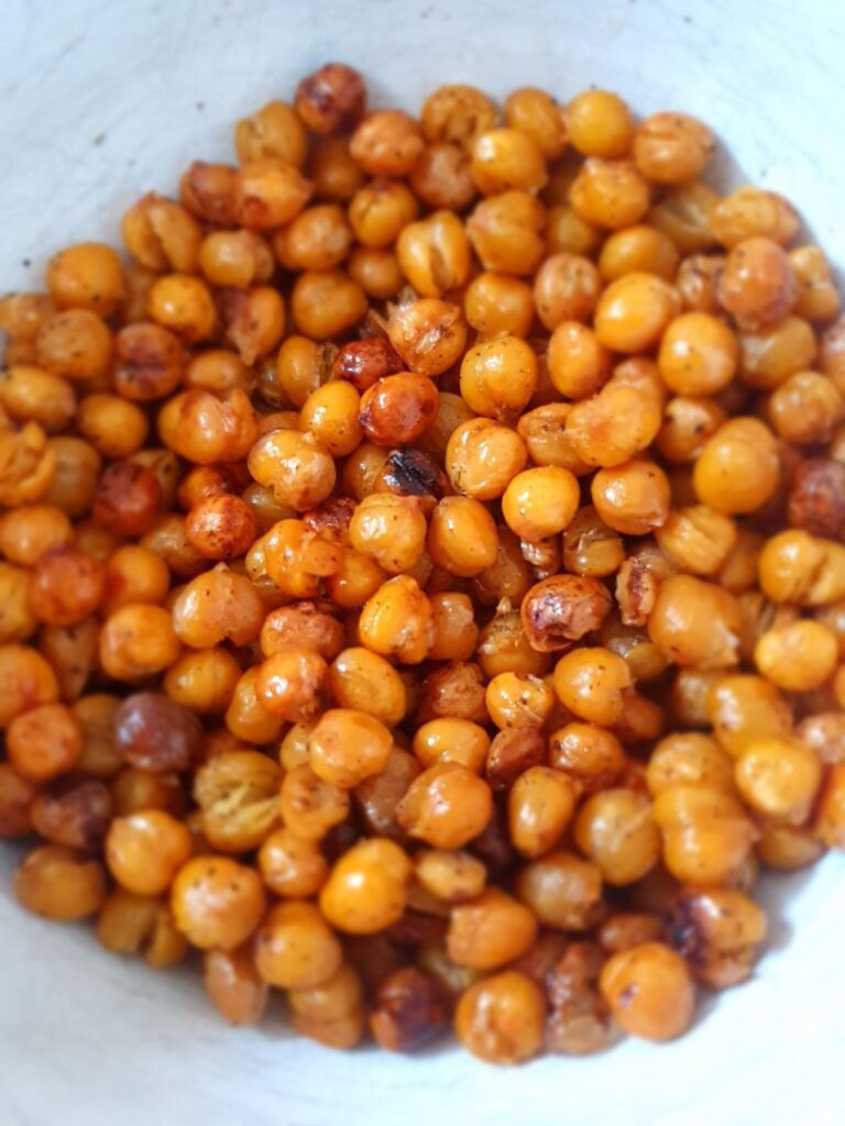 Roasted chickpeas (lime and black pepper) for lunch - 349cals