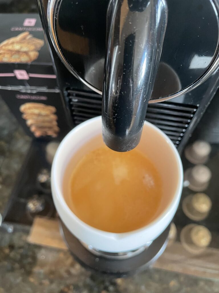 Beautiful crema on Pierre Herme Raspberry Pods (OL)