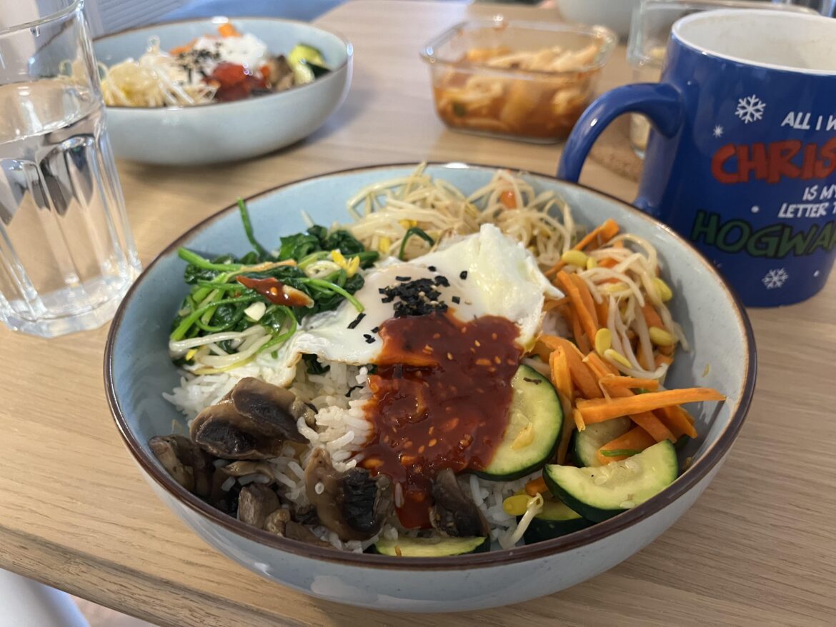 Homemade bibimbap for the first time - tasty and easy to put together!