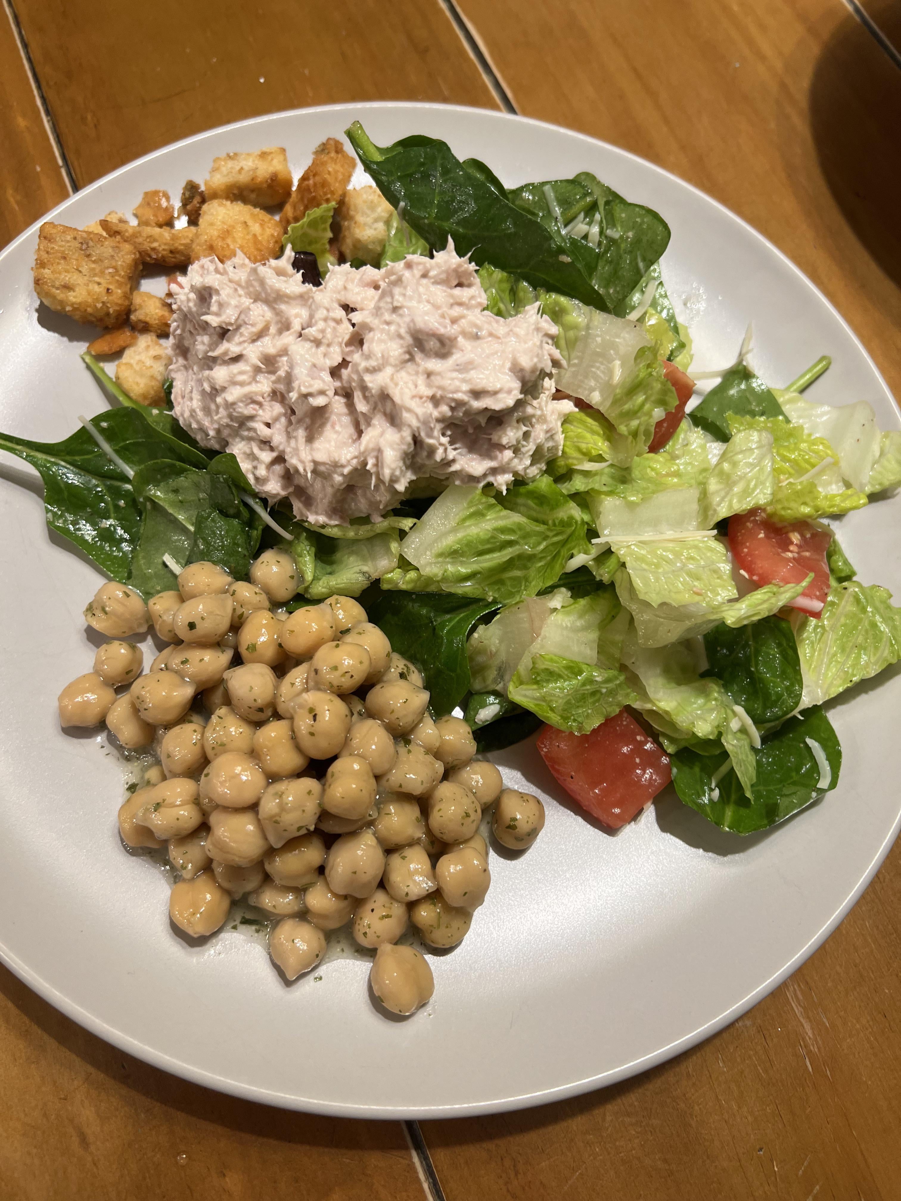 Salad with tuna and garbanzo bean salad Dining and Cooking