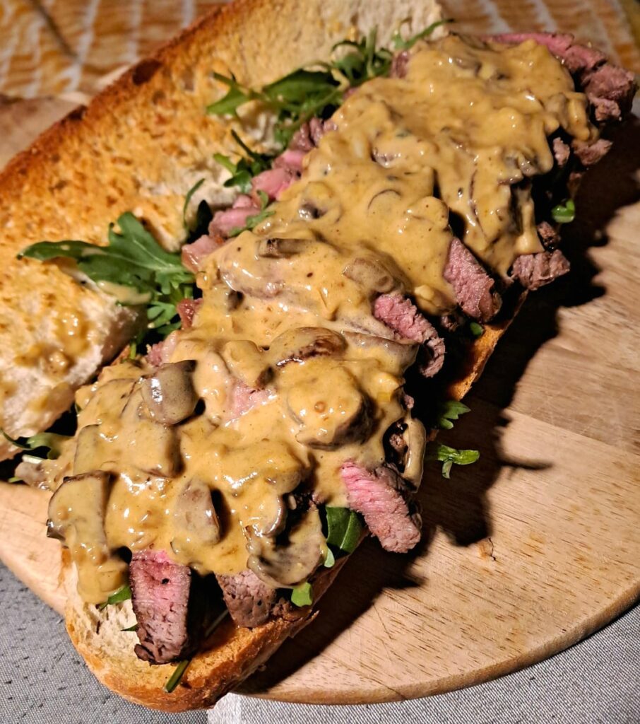 [Homemade] Steak Sandwich with rocket and topped with a creamy mushroom sauce