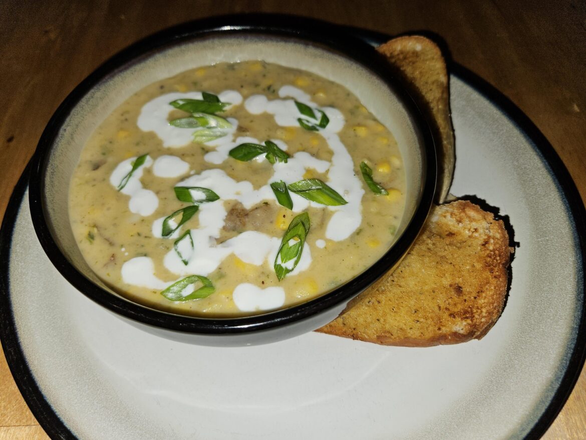 Sweet Corn & Green Pepper Chowdah
w/Old Bay Toast
