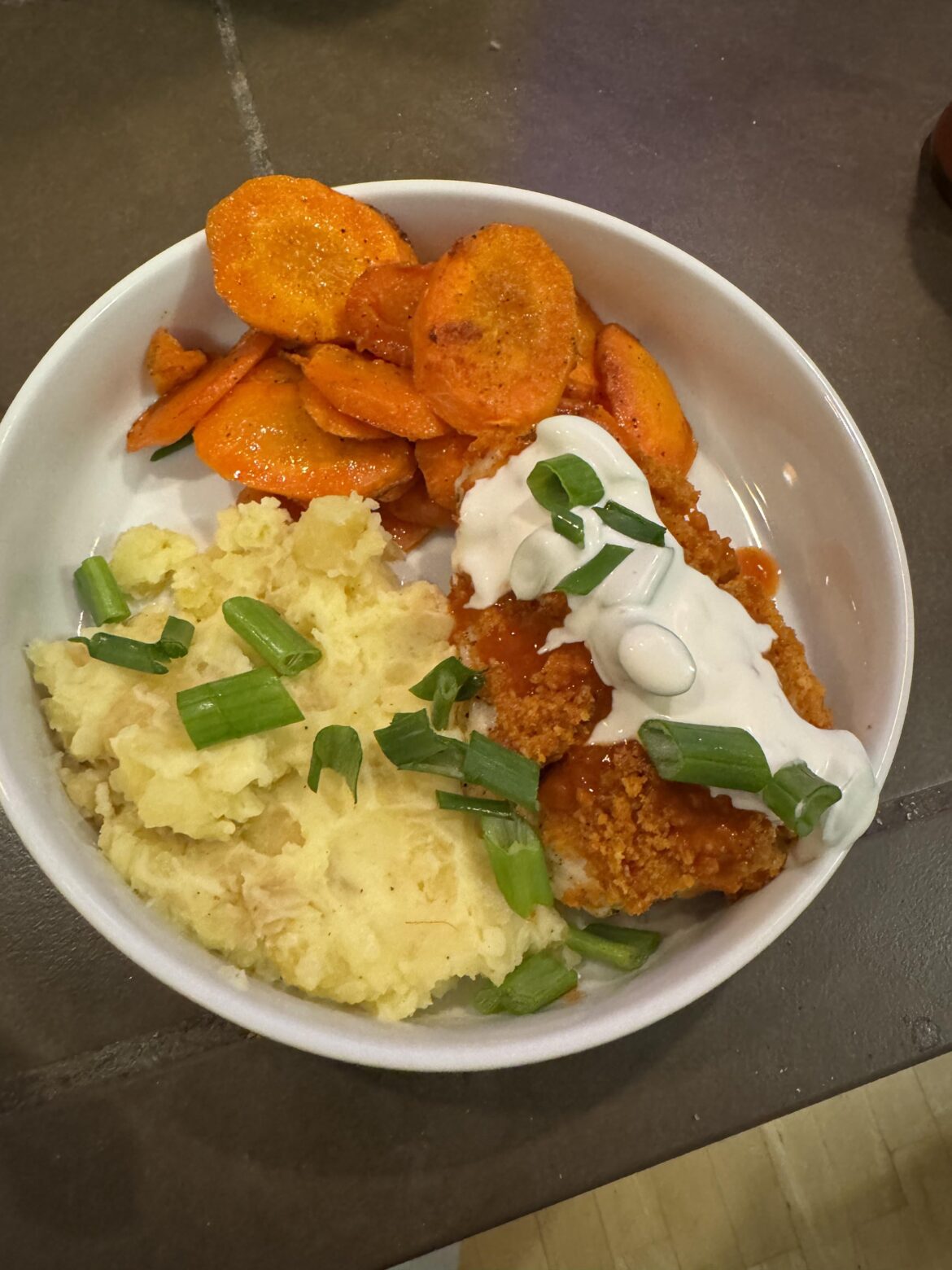 Crispy buffalo spiced chicken (8/10)