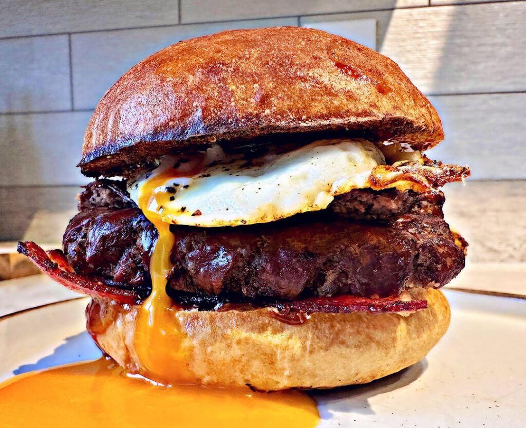 Wagyu sausages. Crispy smoked bacon. Longstock gold fried eggs with a bit of brown sauce. A classic UK breakfast sammich!