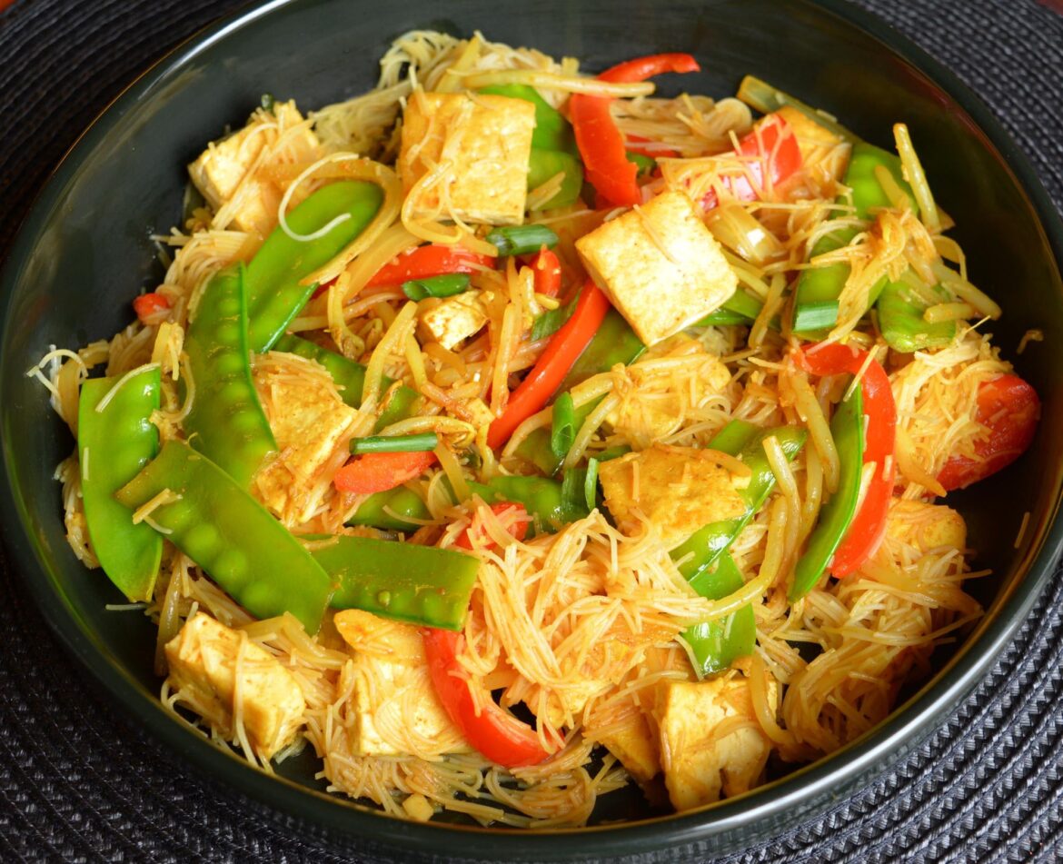 315 cal, 20 P. Singapore noodles with tofu