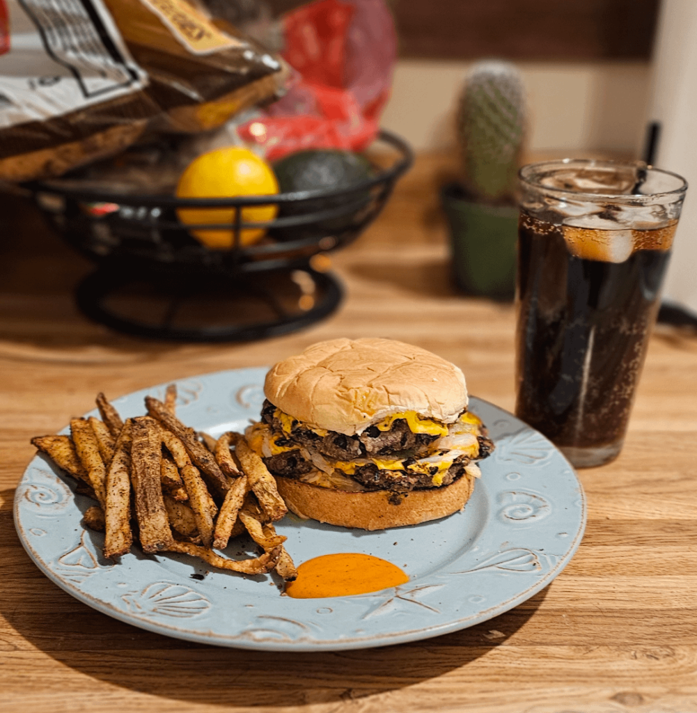 Black bean Big Mac-copycat with air-fried fries with truffle sauce and a coke zero