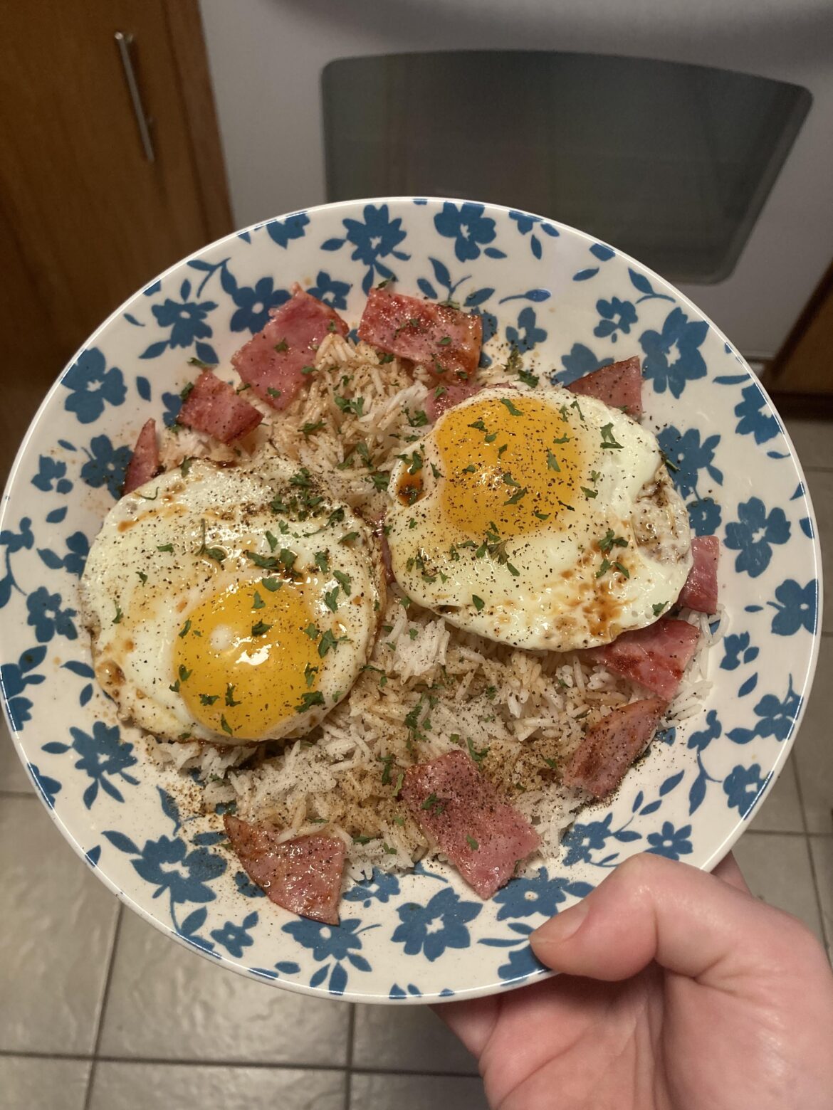 Simple, yet effective. Eggs and ham on white rice 🤜🤛
