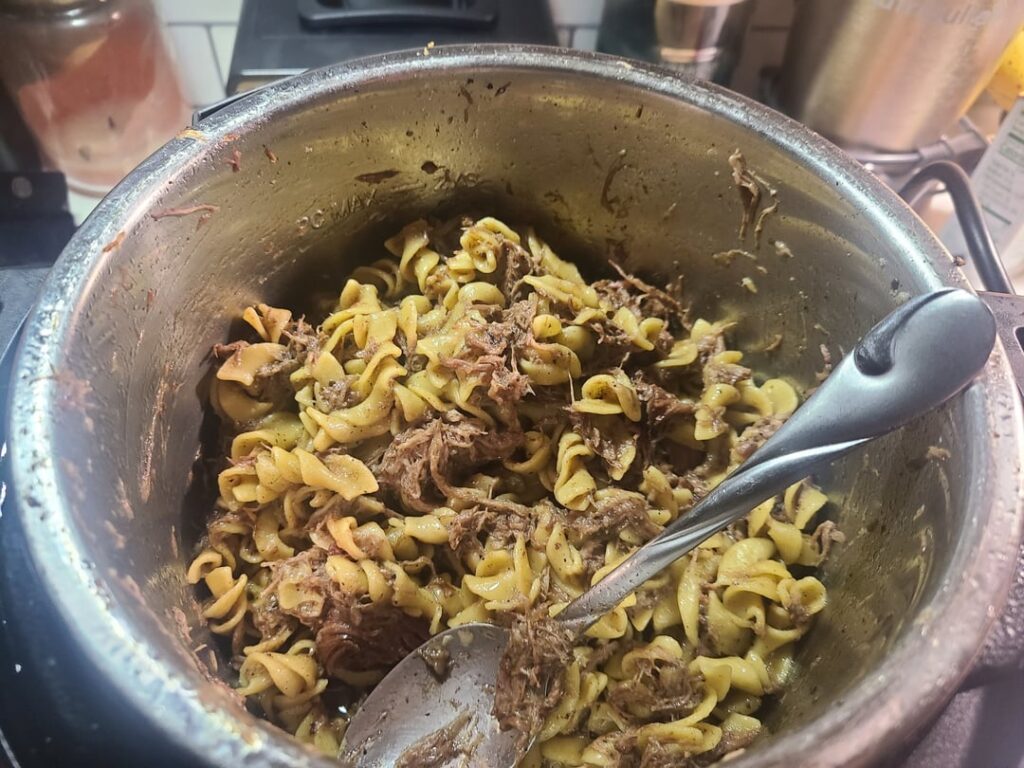 Tried my girlsfriends mom's famous roast with noodles. Didn't disappoint