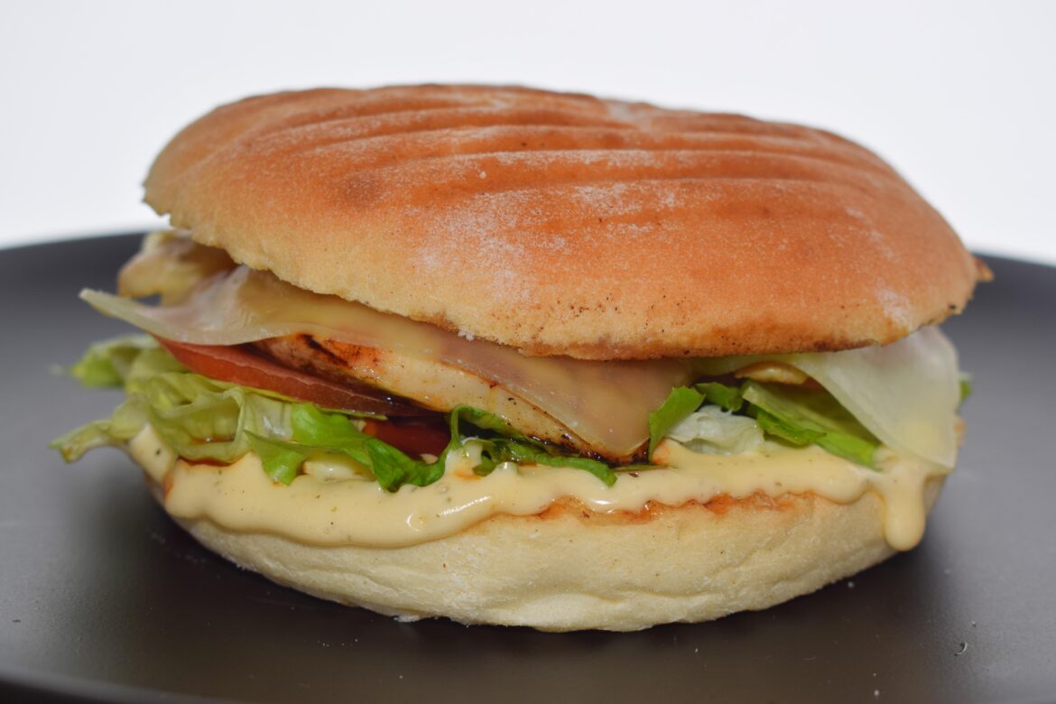 Sandwich with 🍗 and 🧀