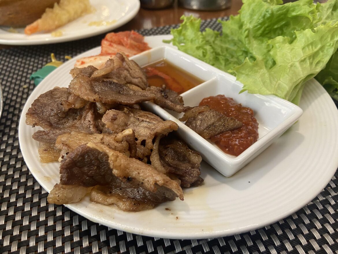 Went to a buffet last Friday and had samgyupsal with a bit of kimchi on the side.