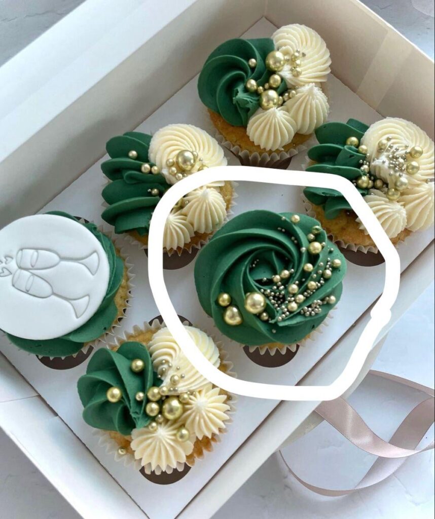 How do I figure out how much frosting is needed for 700 cupcakes with a basic M1 low swirl each?