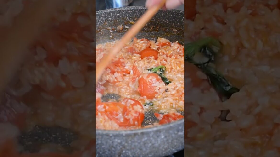 Cel mai cremos orez! Risotto cu roșii și mozzarella ❤️ #bucatearomate #risotto #creamyrisotto Cel mai cremos orez! Risotto cu roșii și mozzarella ❤️ #bucatearomate #risotto #creamyrisotto