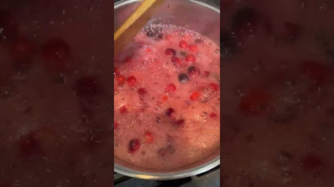 You NEED To Make This Homemade Cranberry Sauce!!! (Thanksgiving Recipes)