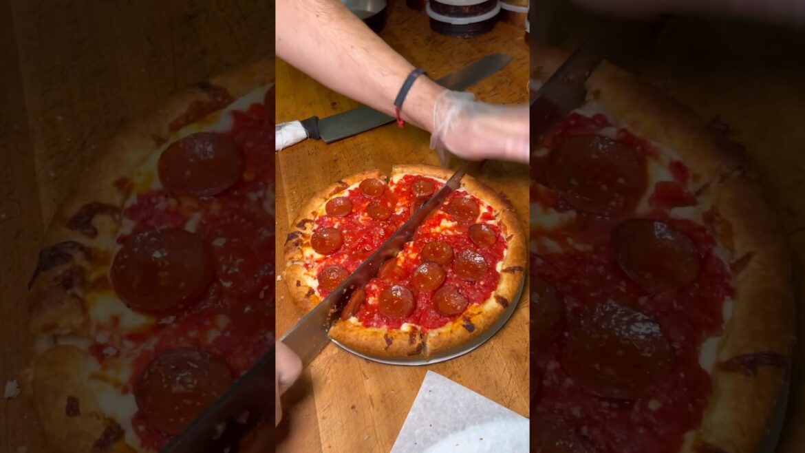 CHICAGO DEEP DISH PEPPERONI PIZZA #pizza #foodchallenge