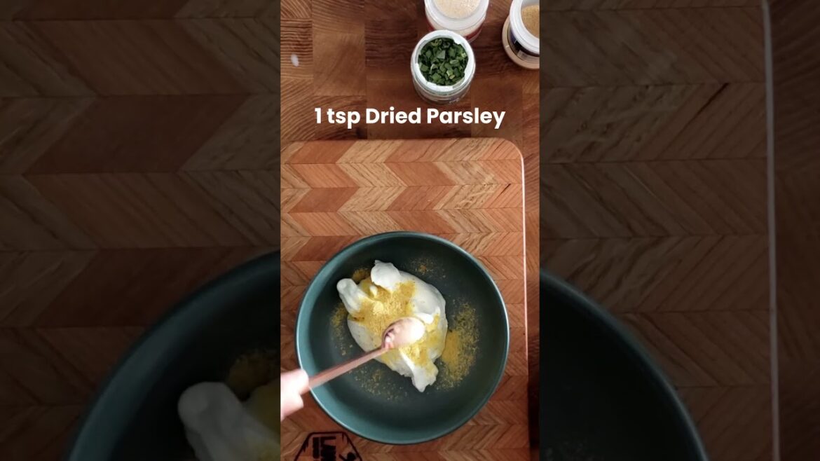 EASY Homemade Ranch Dip #homemaderanchdressing #healthyeating EASY Homemade Ranch Dip #homemaderanchdressing #healthyeating