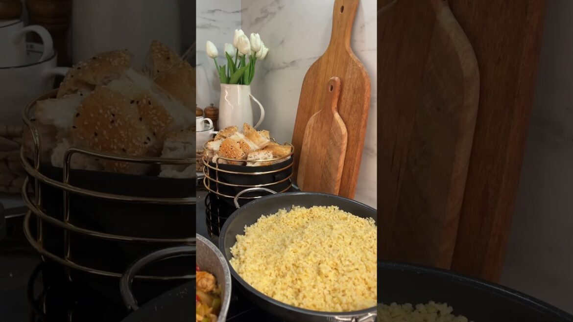 Iftar menu 3: chicken fajita,bulgur rice,turkish tzatziki,tomato soup,salad,dates,flatbread #viral