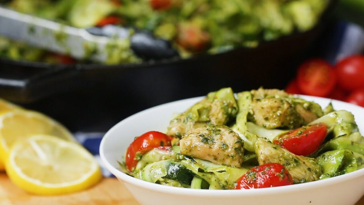 Chicken Pesto and Zucchini “Pasta” Chicken Pesto and Zucchini "Pasta"