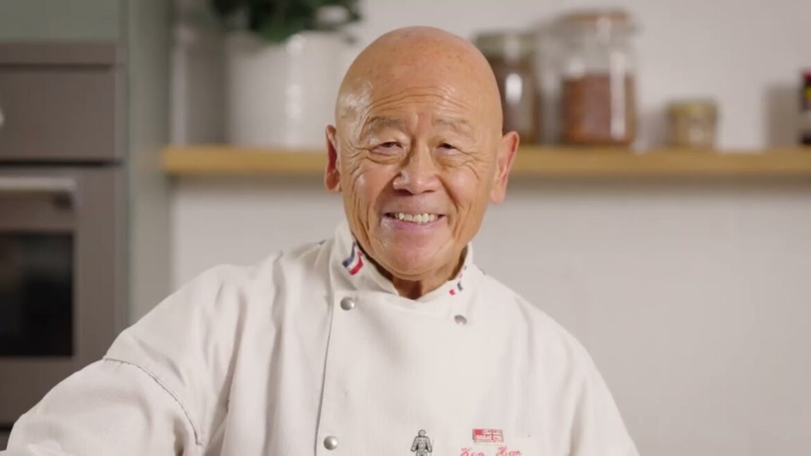 Ken Hom’s fried rice with pineapple and apple | Ken Hom recipe Ken Hom's fried rice with pineapple and apple | Ken Hom recipe