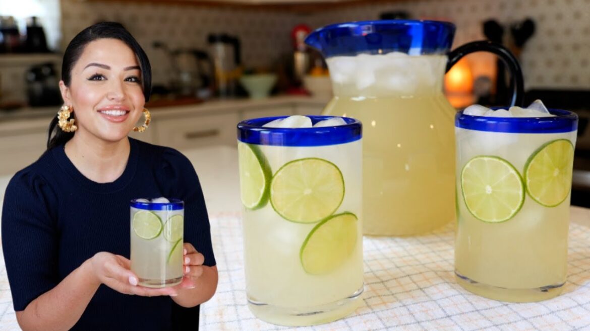 How to make The BEST Easy Mexican Drink Recipe AGUA FRESCA de Limón | Easy lemonade recipe How to make The BEST Easy Mexican Drink Recipe AGUA FRESCA de Limón | Easy lemonade recipe