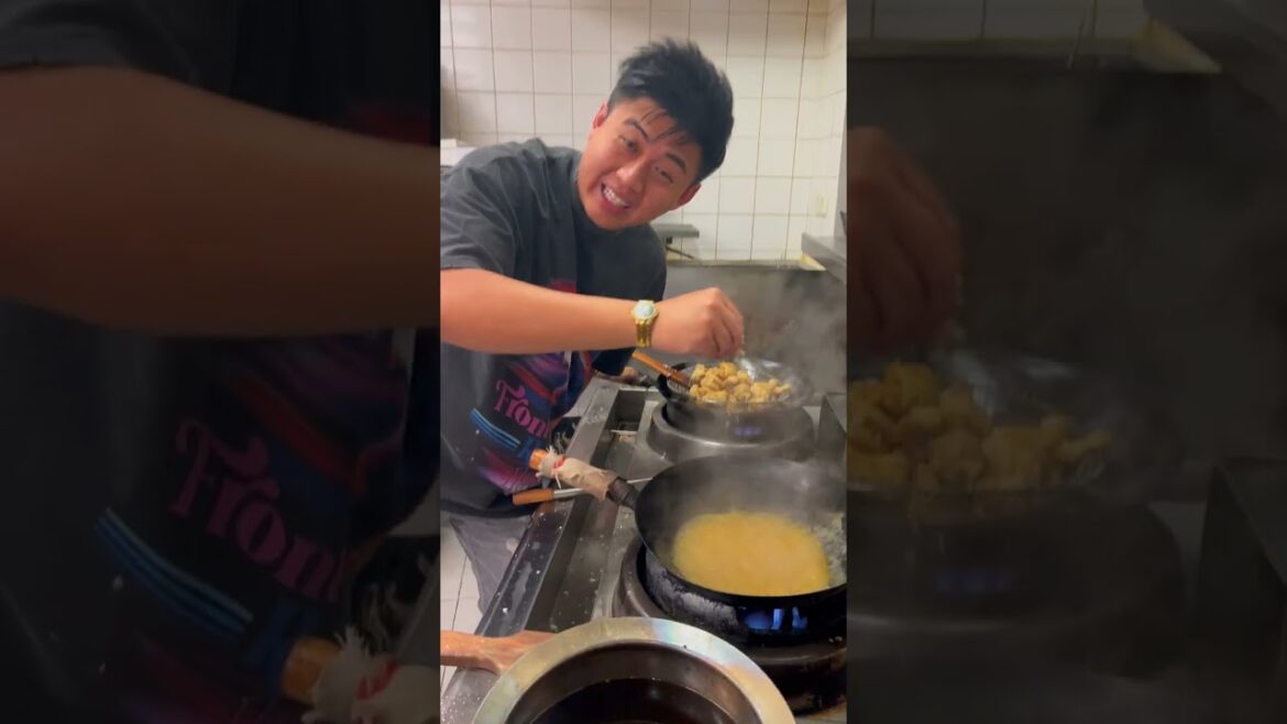 THE ORIGINAL ORANGE CHICKEN #SHORTS #CHINESEFOOD #COOKING