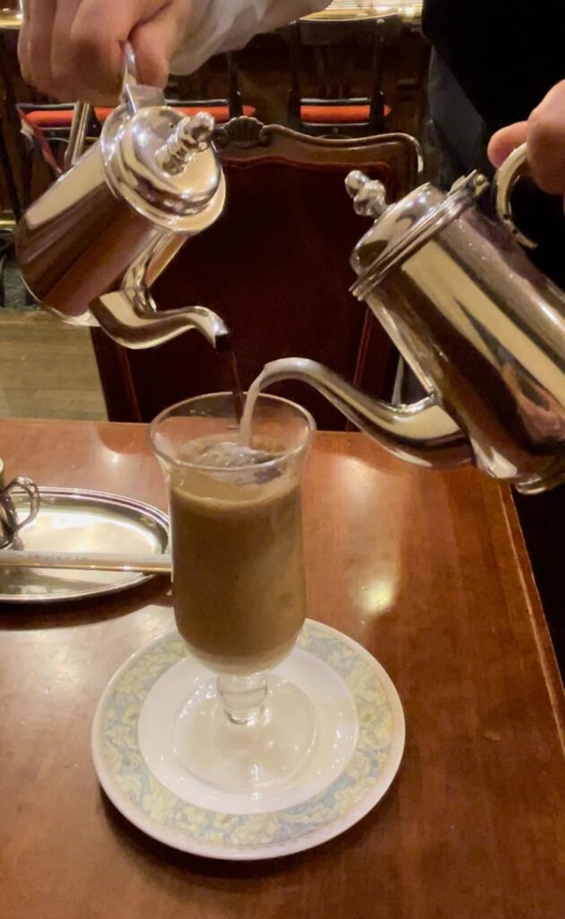 Ice cafe au lait (Tricolore, Tokyo)