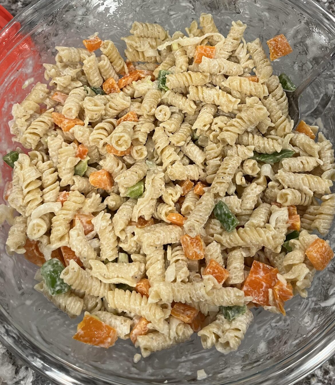 100% plant based, 100% delicious macaroni salad. Noodles, bell pepps, onion, garlic, salt and pepper with homemade mayo (peanut oil, chickpea juice, fresh squeezed lemon, salt, pepper, garlic and onion powder, xanthan gum.)