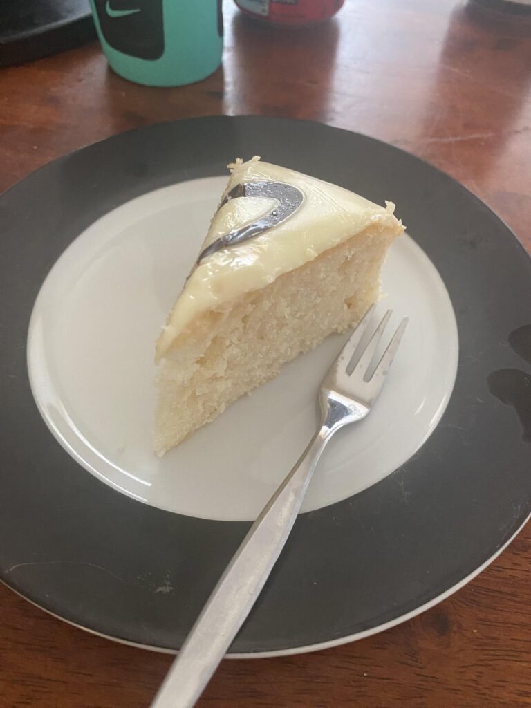 calories in slice of cake?