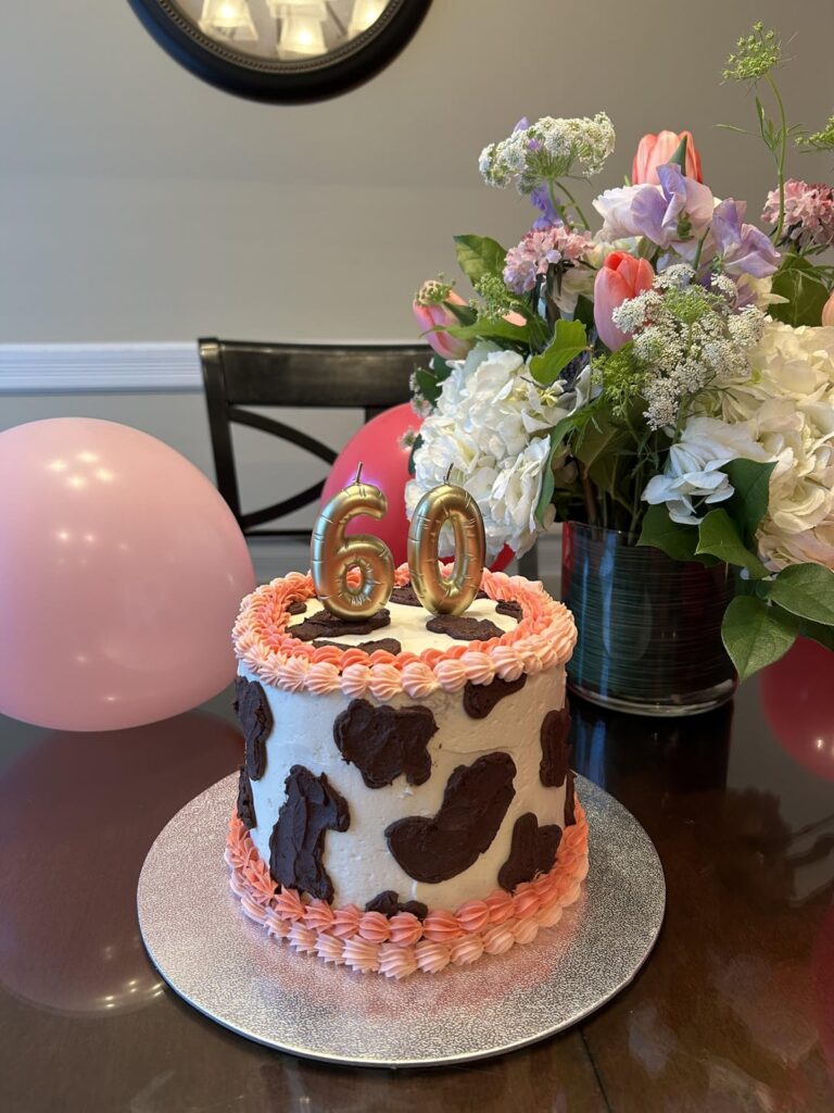 cow birthday cake!! 🐮💗🎀