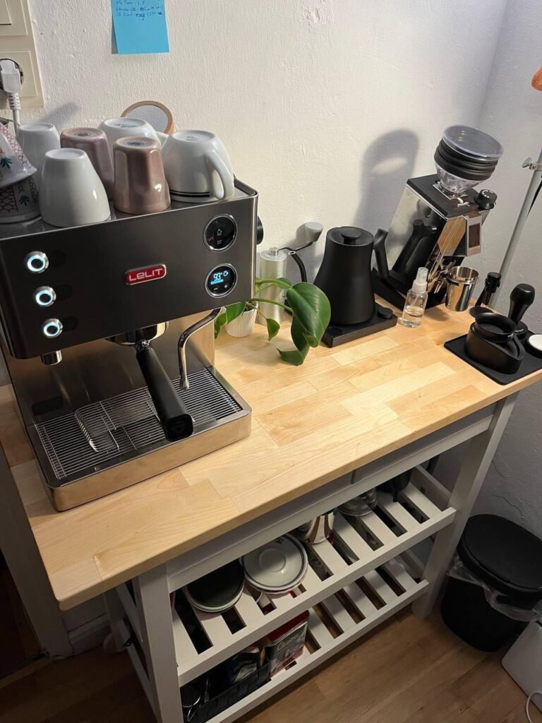 New table, amazing how a table changes the look 180° (before vs after)