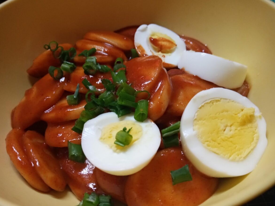 I made tteokbokki. <3 (with sliced tteok)