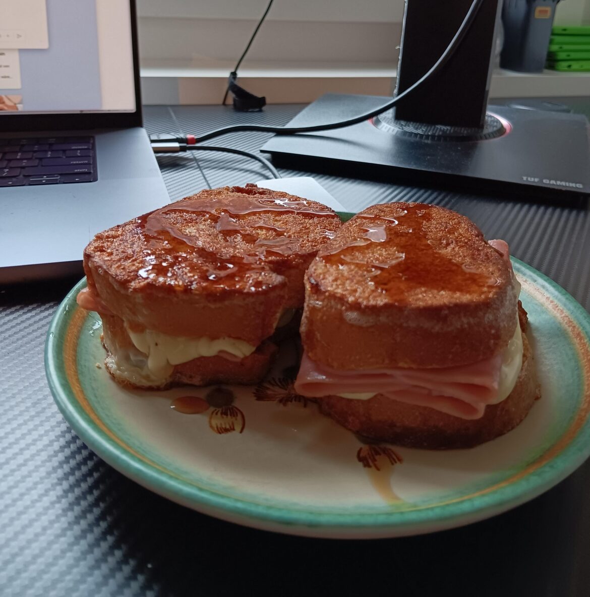 Treating myself to a Montecristo breakfast during a rare home office day