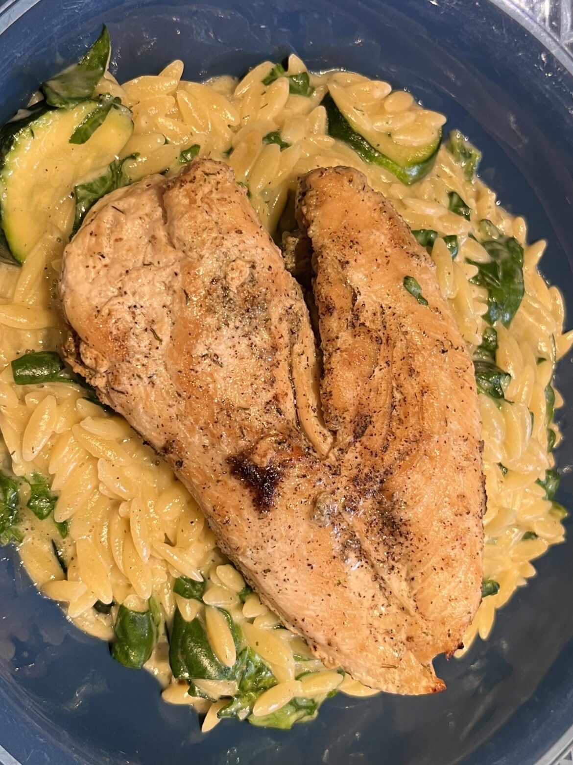 Dill-garlic chicken with creamy veggie orzo 🤤