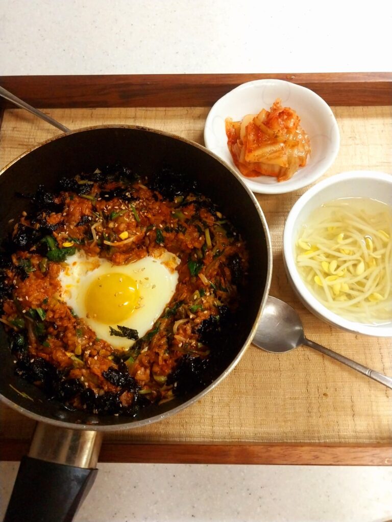 Are you hungry? Come on, guys, let's dig in!