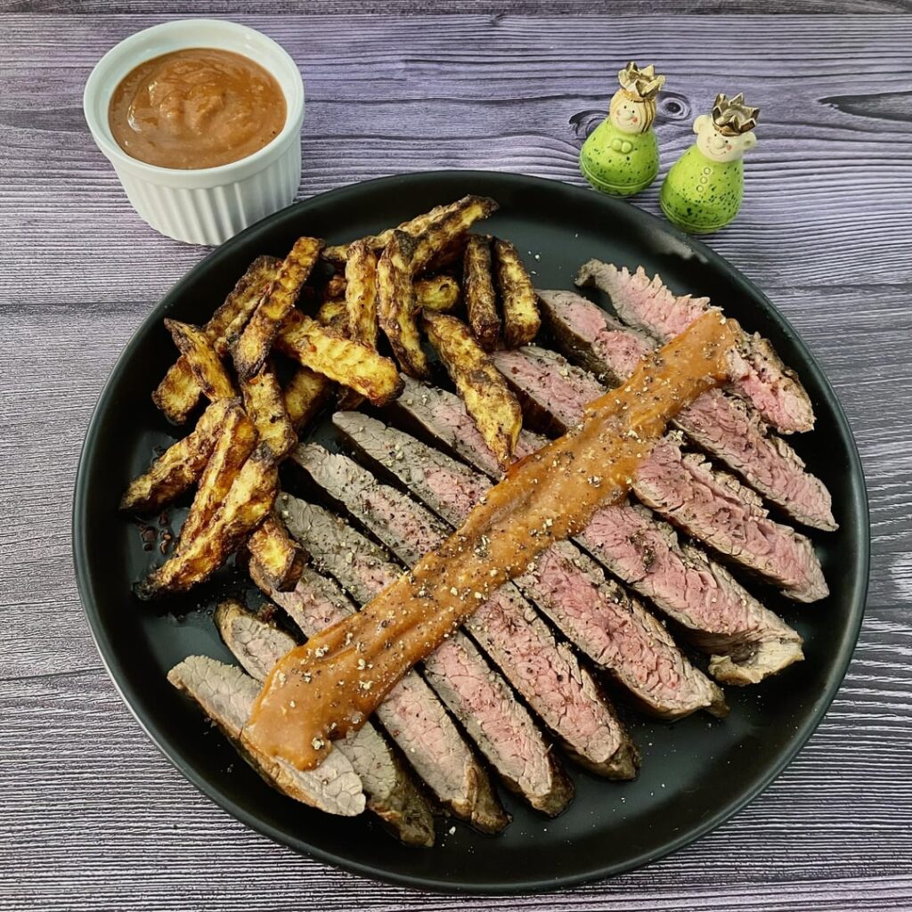 Steak frites. Flank steak with homemade fries