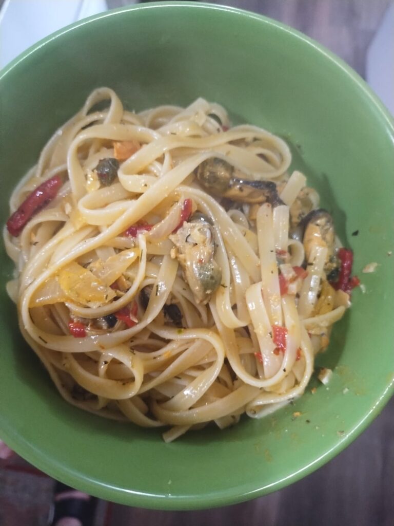 finally tried trader joes tinned mussels