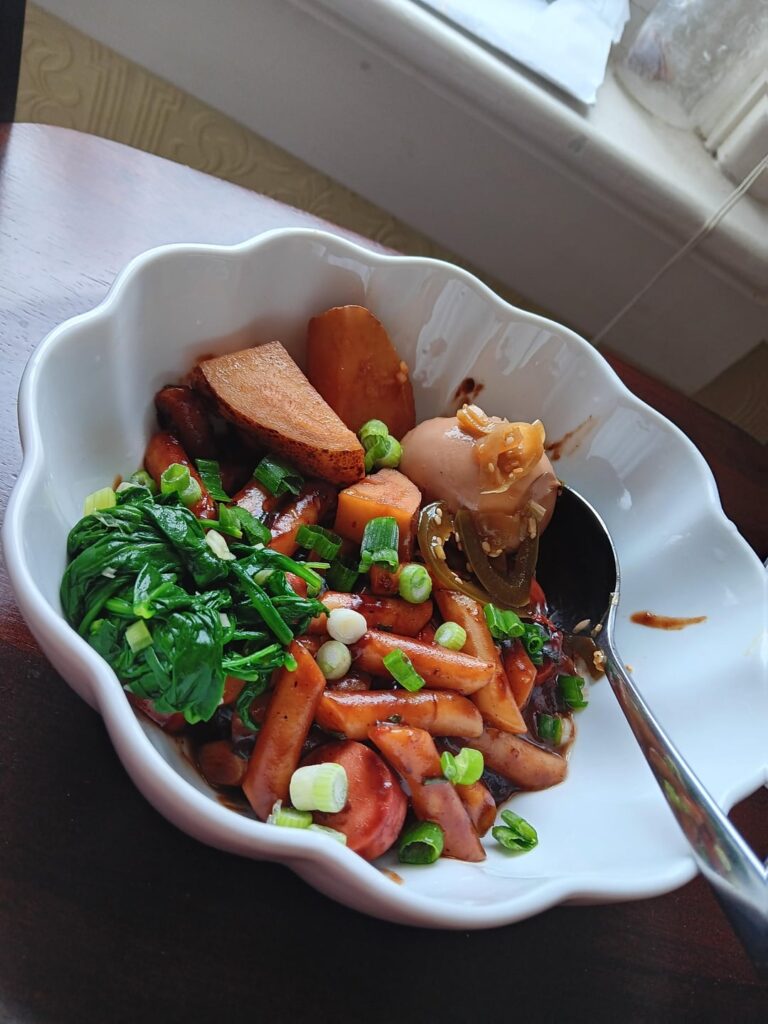 Thanks to you lovely people I've made my first banchans! Also doobydobap inspired me aswell and I made potato jorim, spinach namul from her video and mayak eggs from a recipe I found on here! IT WAS ALL SO TASTY with the Tteok-bokki I found at my local philipino market!