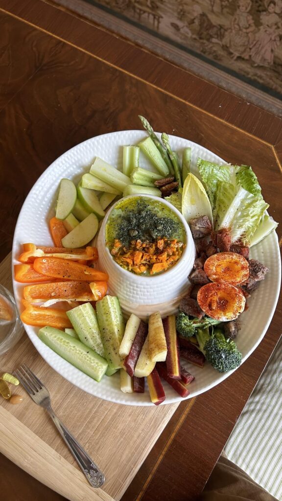 Keto Veggie and Tzatziki dip