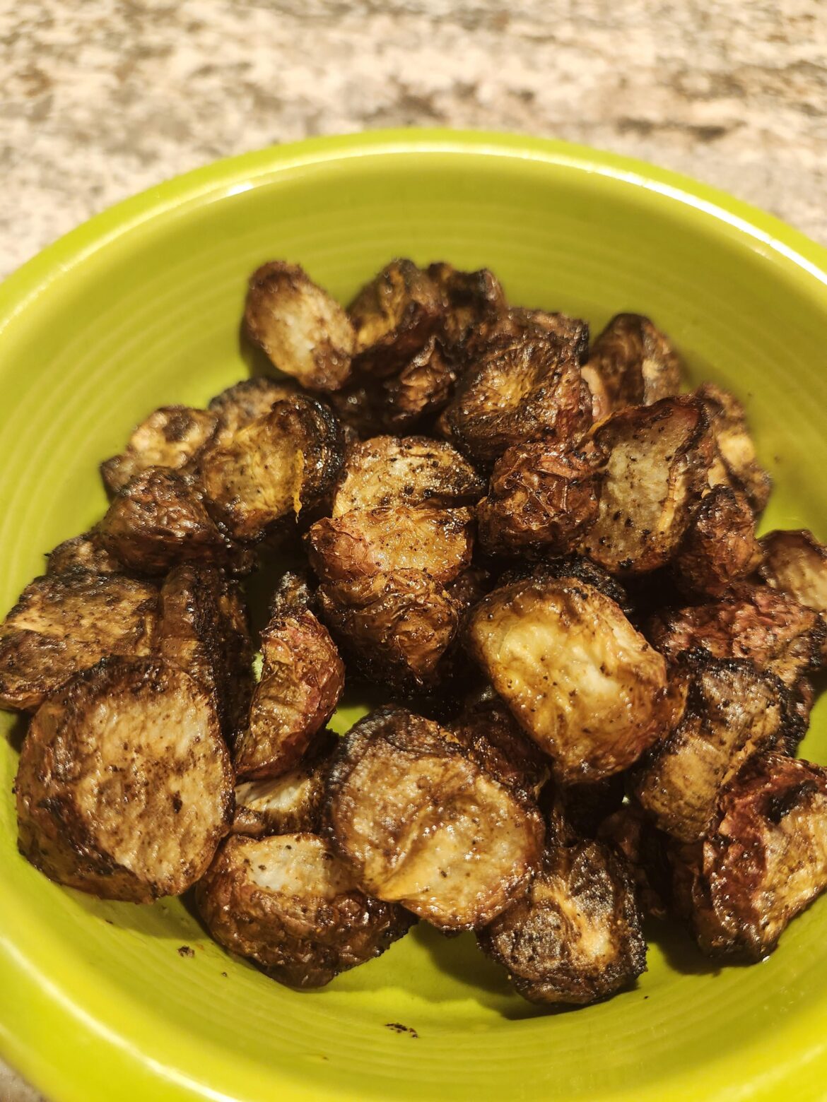 Made some garlic roasted “red potatoes ” (radishes) in the air fryer. Made some garlic roasted "red potatoes " (radishes) in the air fryer.