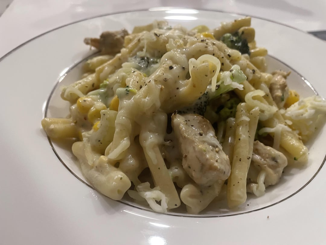 Homemade Creamy Chicken & Vegetable Pasta W/ Fresh Cracked Pepper