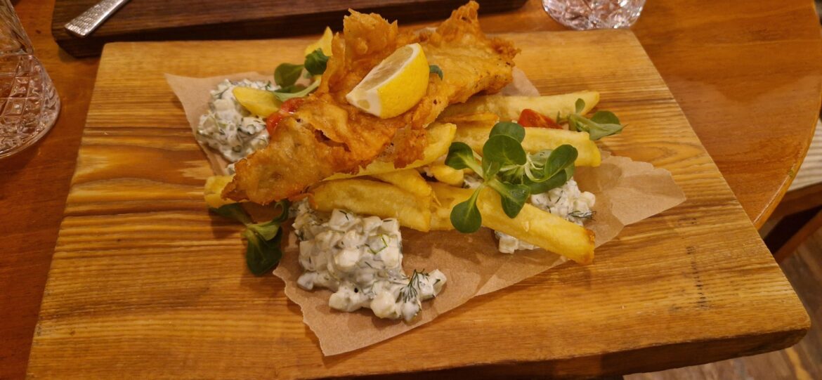 Yesterday i recieved fish and chips on a plank of wood.