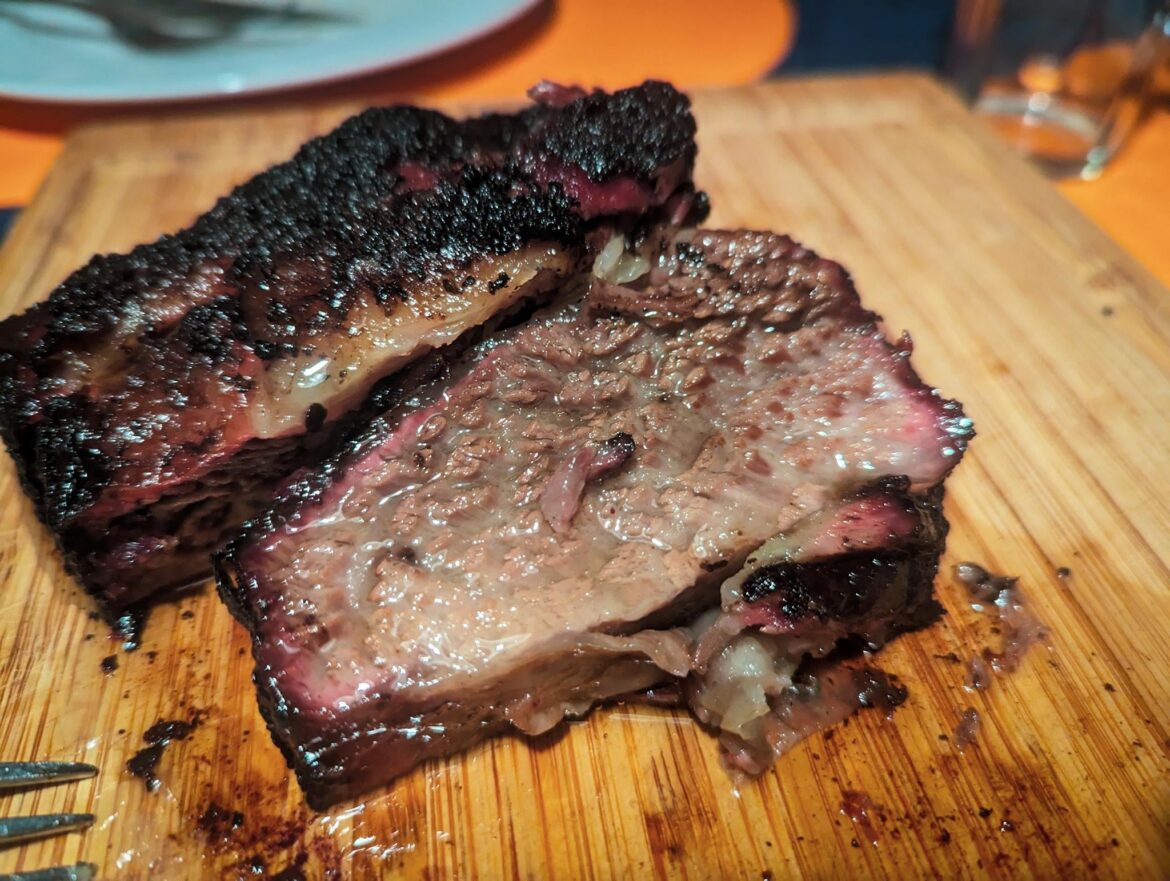 Salt, peper and smoke short ribs from a local butcher.....who will from now on be my meat supplier