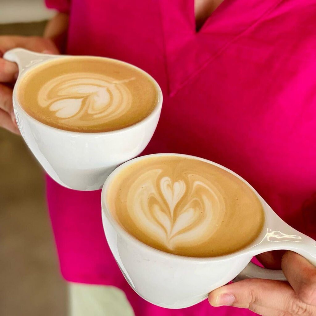 Latte coffee with pear taste notes + caramel and lime