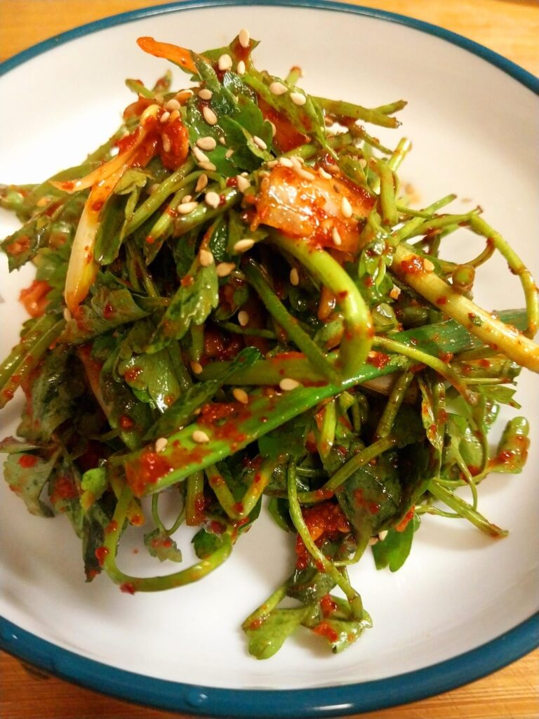 Water parsley seasoned and pancakes