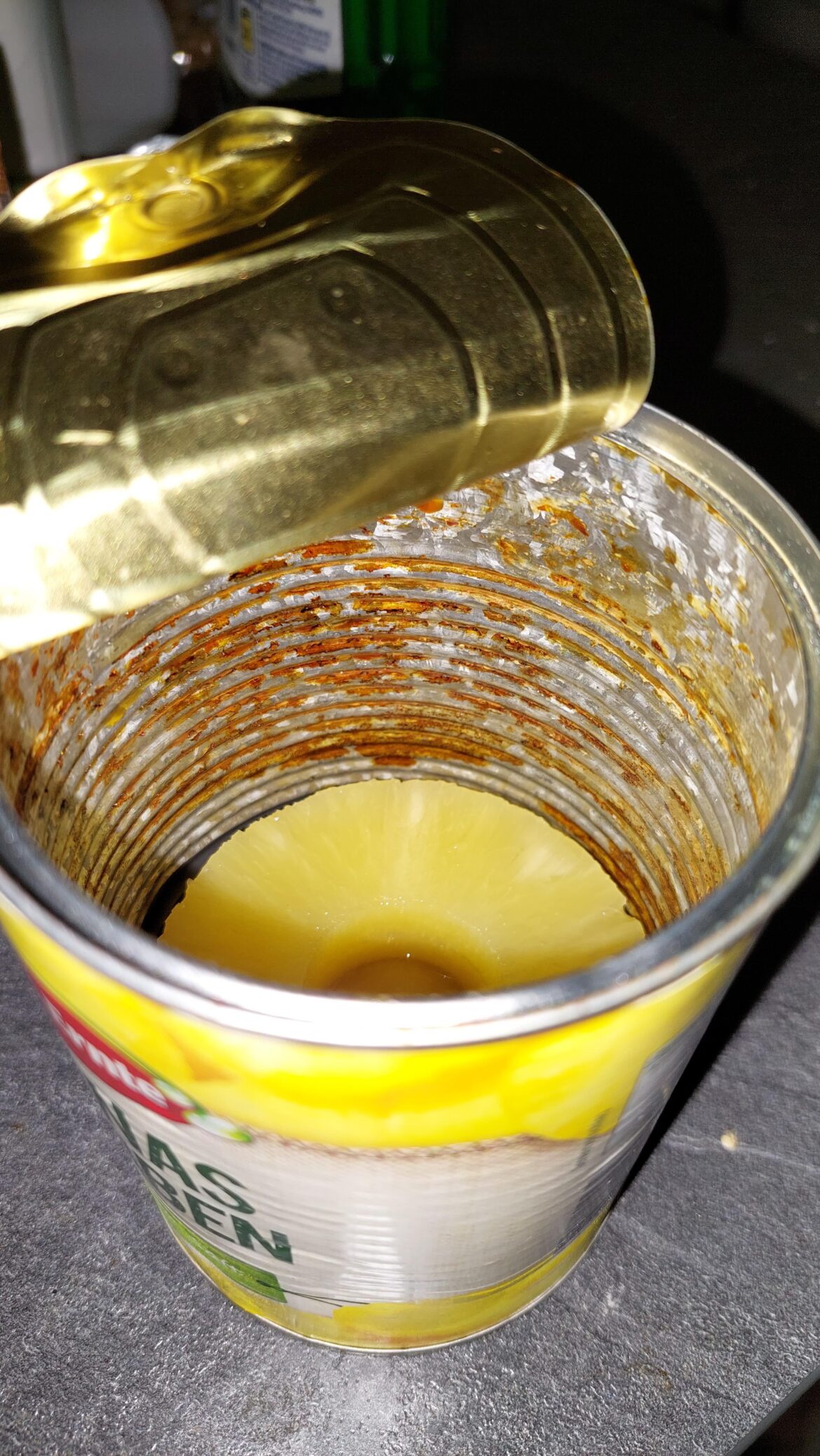 Is the inside of this pineapple can normal?
