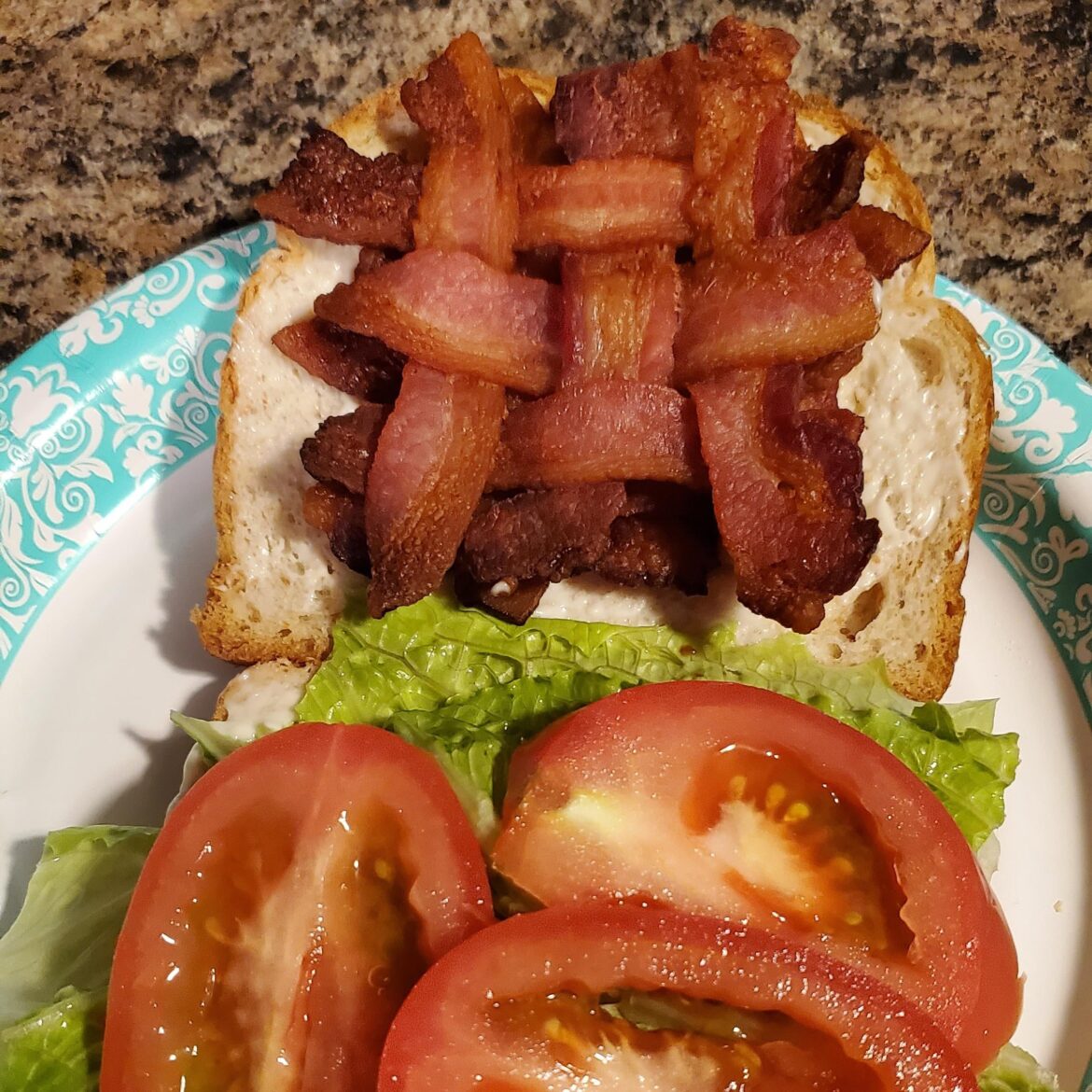 For a late night sando Decided to weave bacon for a BLT. I think it's awesome bc you get bacon in every bite
