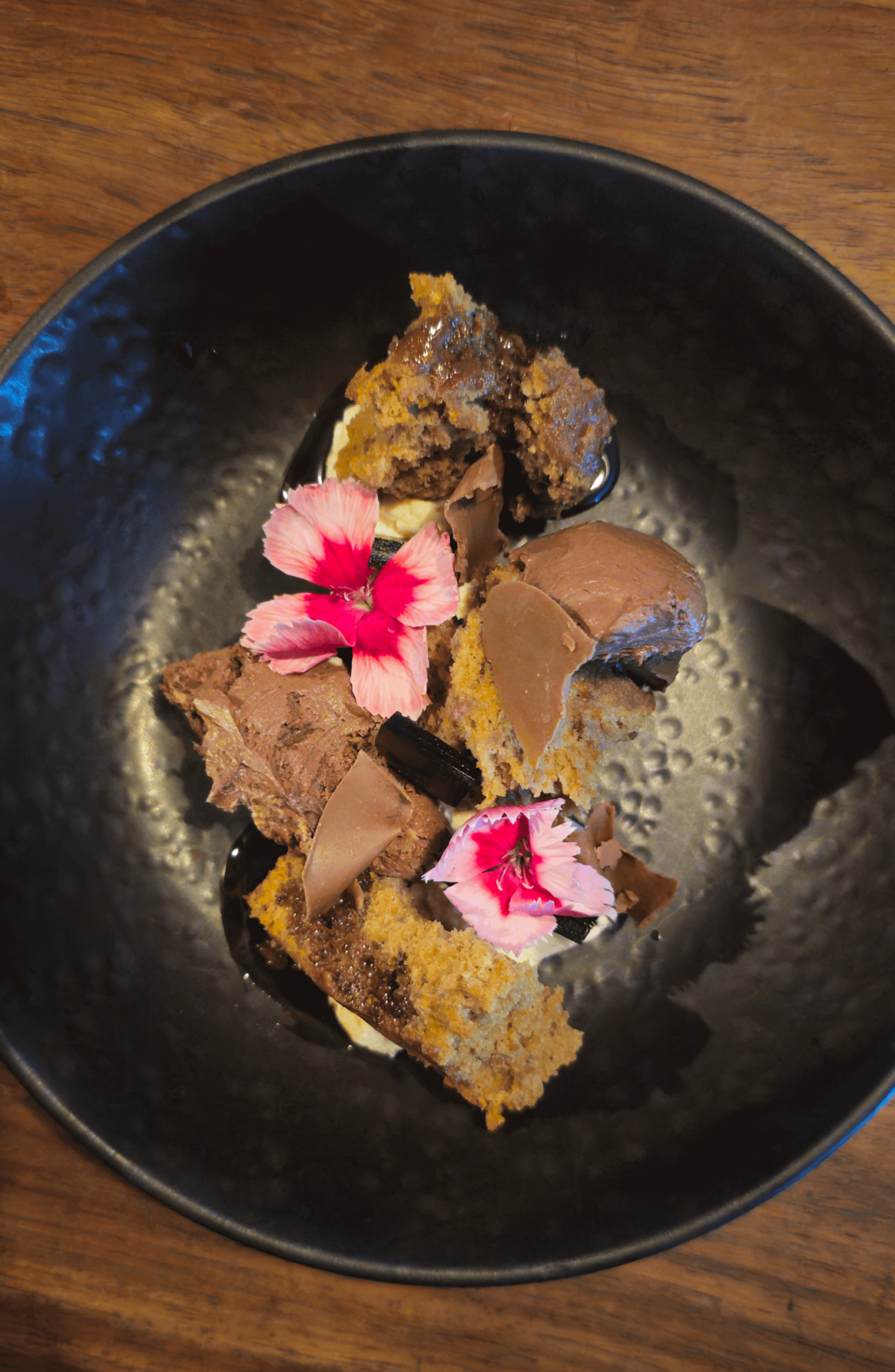 Coffee and olive oil sponge, dark choc mousse, tiramisu cream, choc shards, Coffee gel, Coffee syrup.