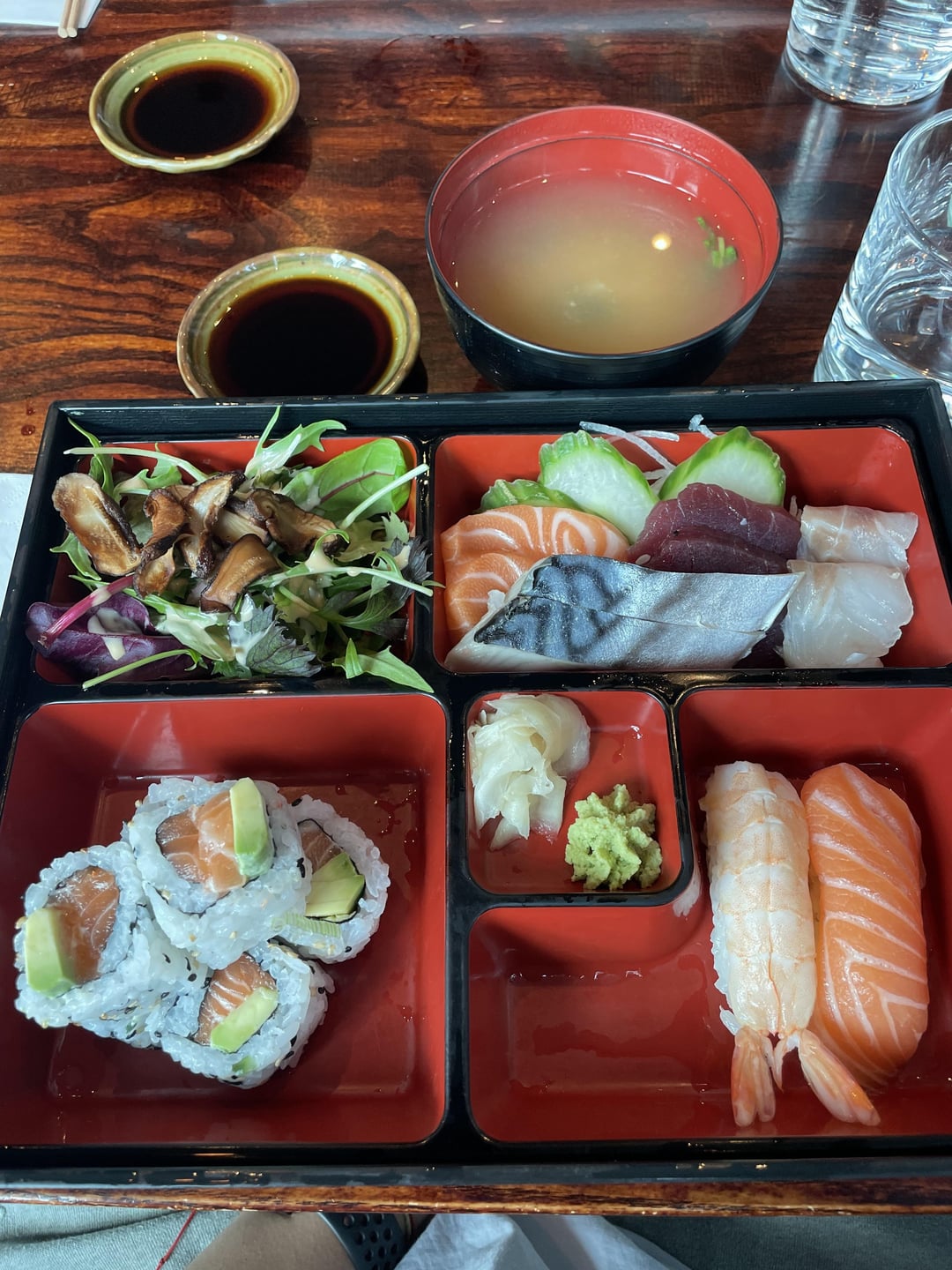 How many calories in this sashimi bento box? Dining and Cooking