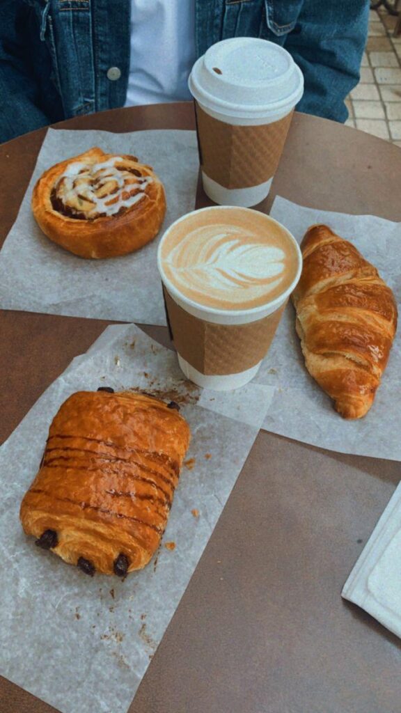 2 cappucinos with a 🥐